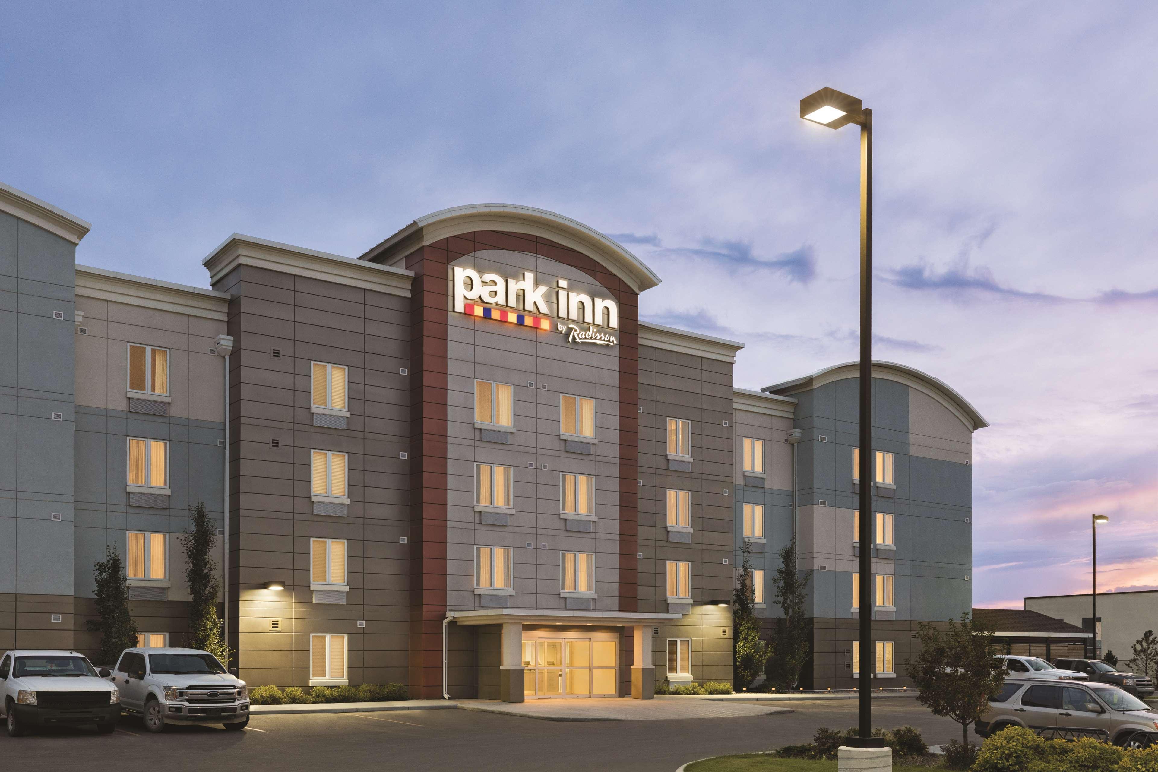 Park Inn By Radisson, Calgary Airport North, Ab Bagian luar foto